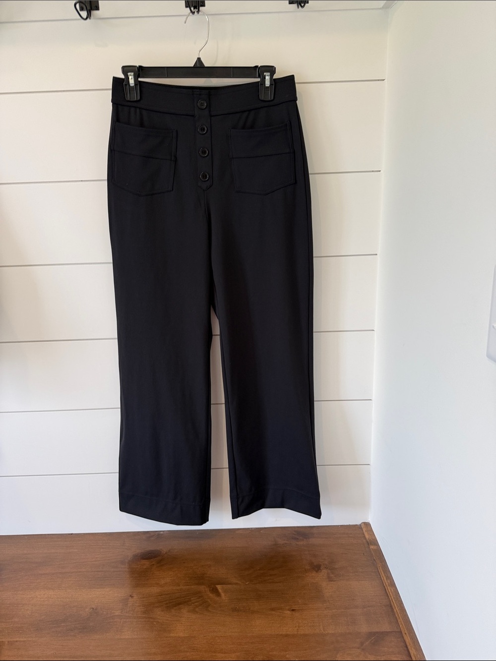 HALARA NWOT Black Wide Leg 4 Button Pant with Branded Waist Tag